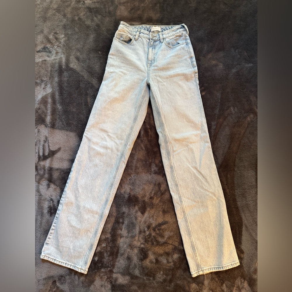 PacSun Women’s High-Waisted Straight Leg Jeans in Light Wash